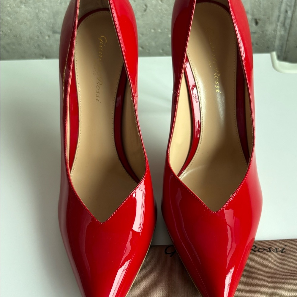 Gianvito Rossi Red V Cut Leather Pumps - Picture 2 of 6